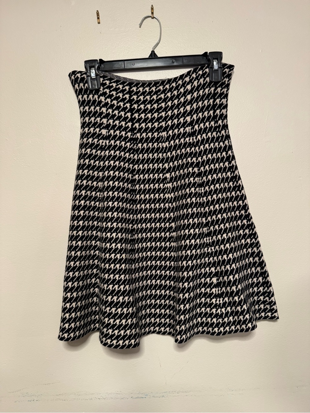 Max Studio Black & White Houndstooth Skater Skirt